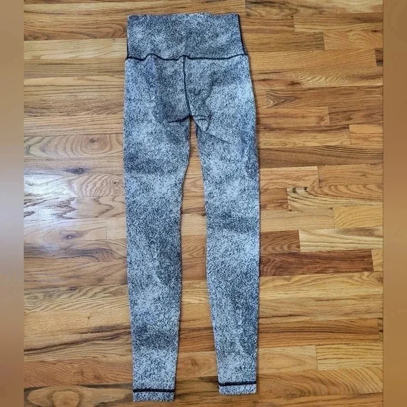 Lululemon Wunder Under Pant(Hi-Rise) Splatter White/Black Luxtreme Leggings(8) - Picture 3 of 9